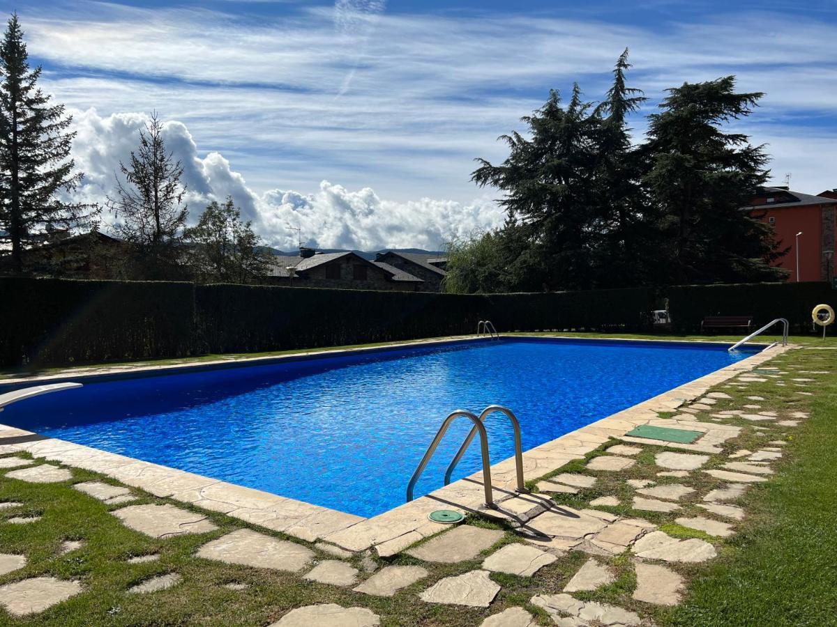 Piso Puigcerda Vistas Y Piscina Apartment ภายนอก รูปภาพ
