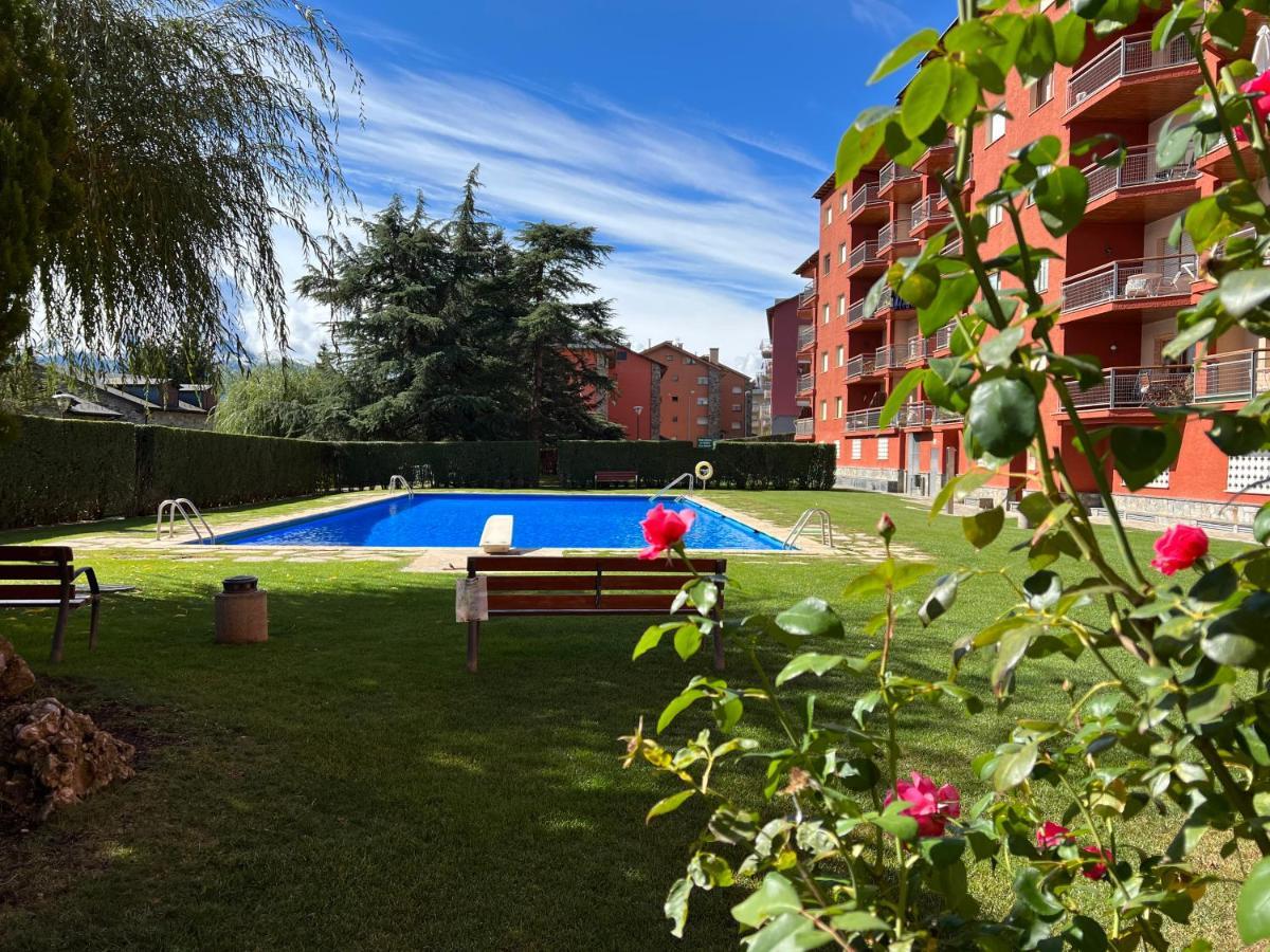 Piso Puigcerda Vistas Y Piscina Apartment ภายนอก รูปภาพ
